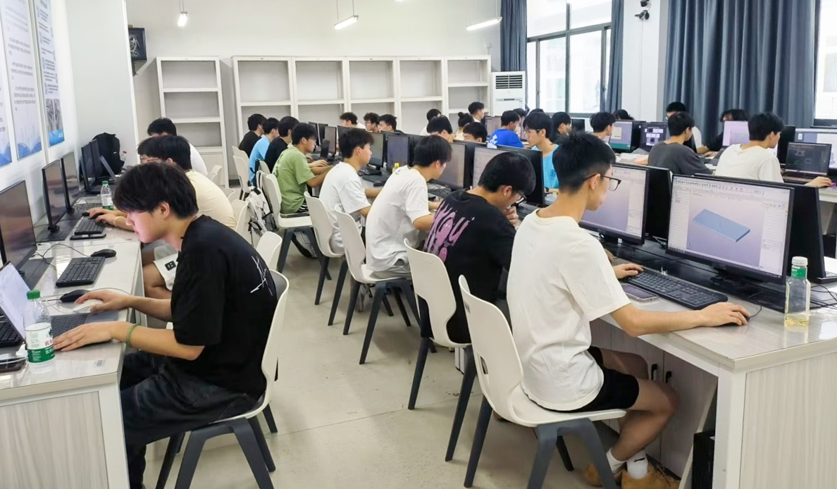 匠心筑梦，智绘未来——学校首届机械CAD大赛圆满落幕